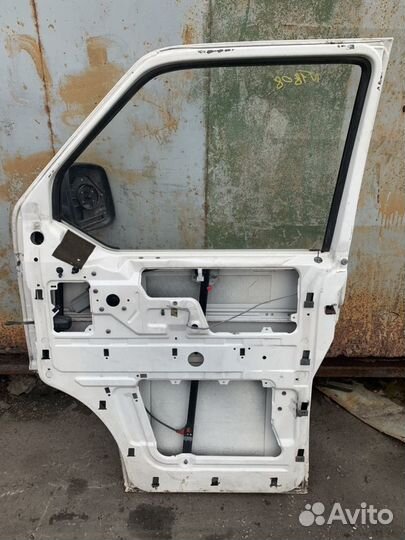 Дверь передняя правая vw Transporter T4