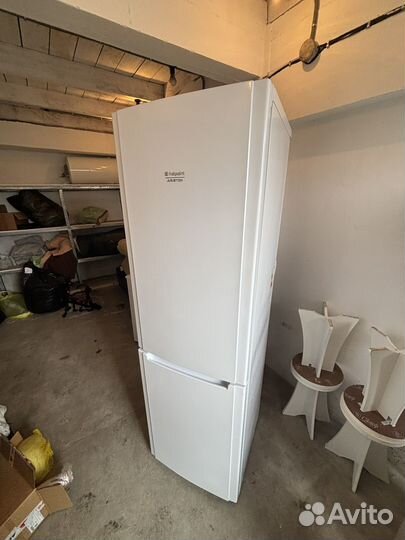 Холодильник Hotpoint Ariston