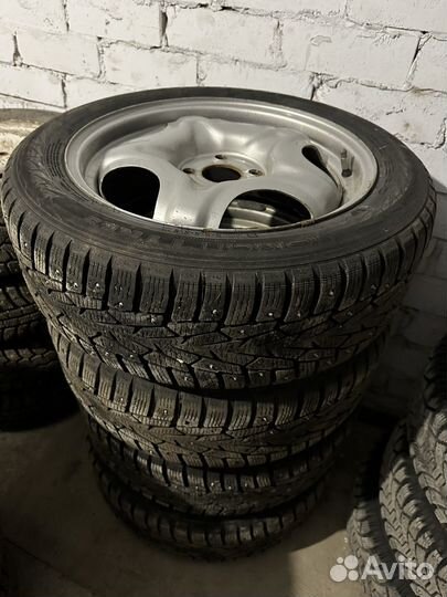 Зима на Лада Х-Рэй Нокиан R16