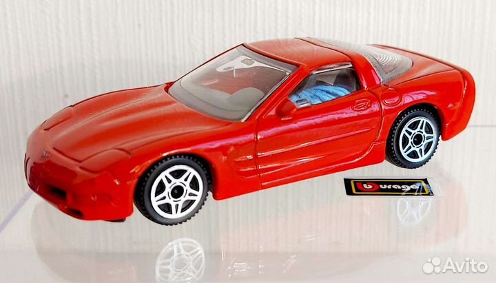 Chevrolet Corvette машинка Bburago 1/43
