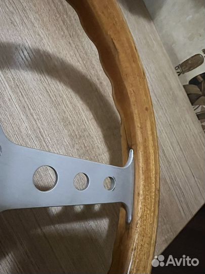 Деревянный руль с кнопкой