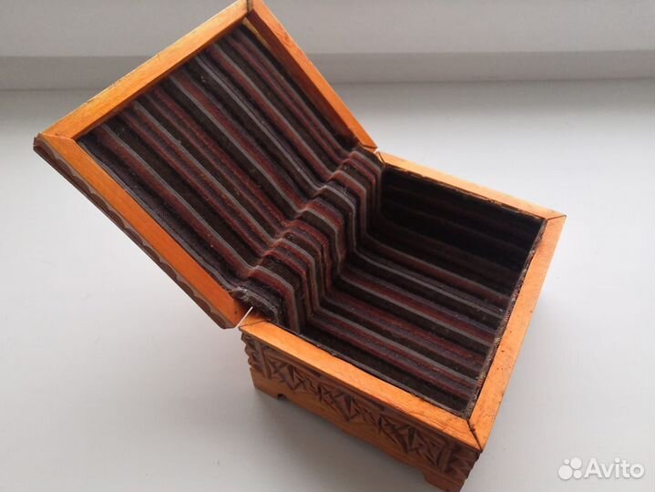 Шкатулка резная деревянная