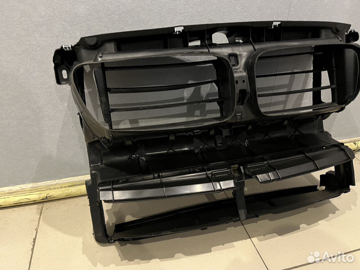 Жалюзи передние BMW F10 новый воздуховод