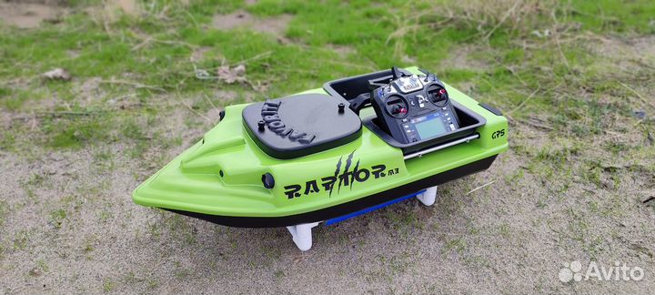 Прикормочный кораблик с gps