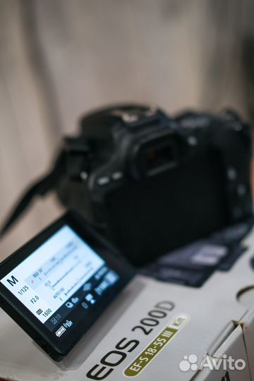 Зеркальный фотоаппарат canon 200d
