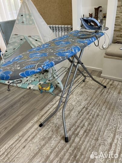 Гладильная доска и утюг