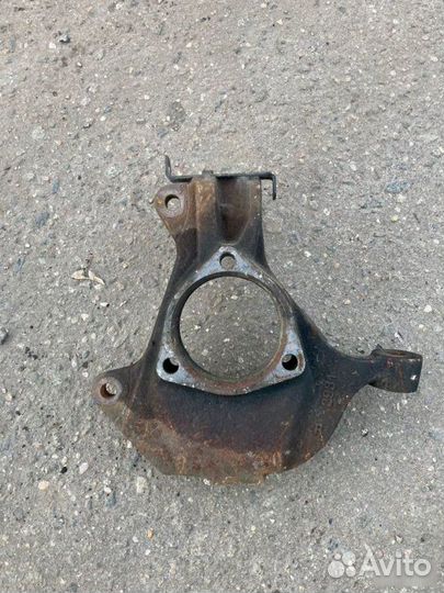 Кулак поворотный Cadillac Escalade 2006-2014