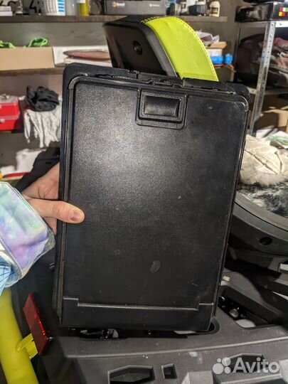 Лючок для лыж с чехлом Audi A8 (D3)