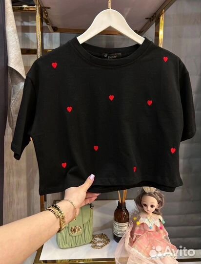 Укороченная футбола женская с сердечками