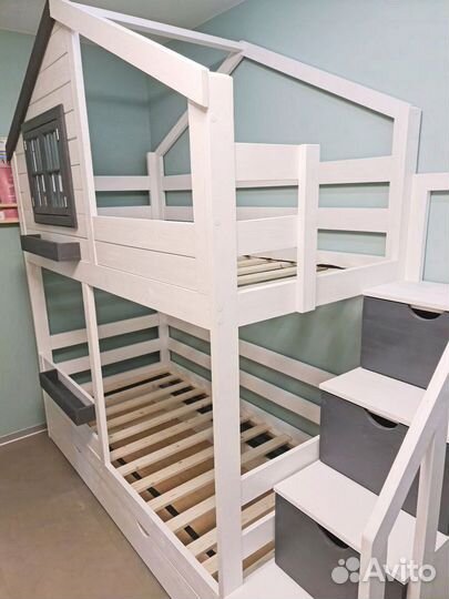 Двухъярусная кровать из массива