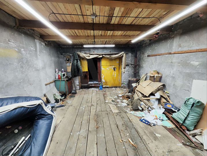 Гараж, > 30 м²