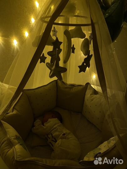 Детская кроватка с маятником круглая