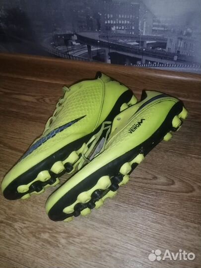 Футбольные бутсы Nike