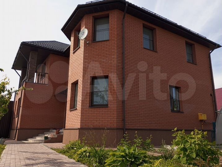 Дом 200 м² на участке 6,4 сот.