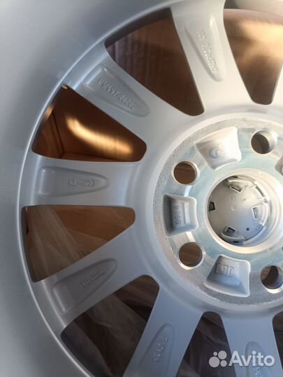 Оригинал (новые) Toyota r-17 (5x114,3) 4 шт