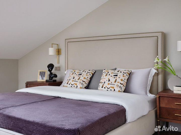 Кровать с мягким изголовьем