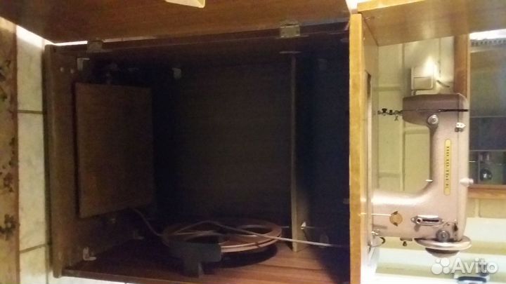 Швейная машина 