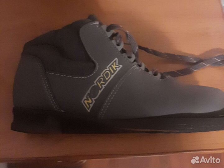 Лыжные ботинки