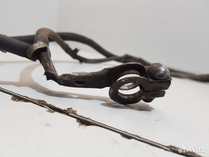 Клеммы + и - (Chevrolet Captiva)