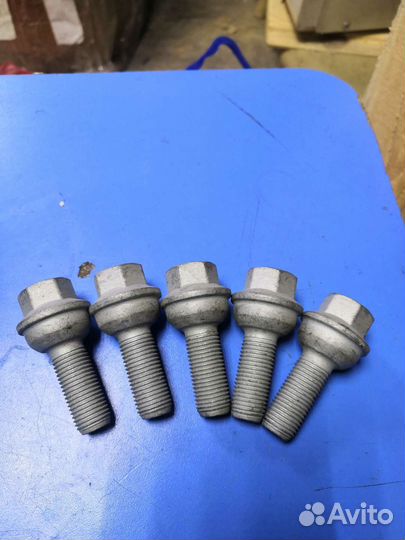 Болт колёсный Mercedes, Volkswagen