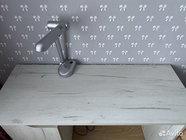 Компьютерный стол белый