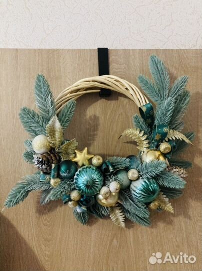 Новогодние игрушки венок