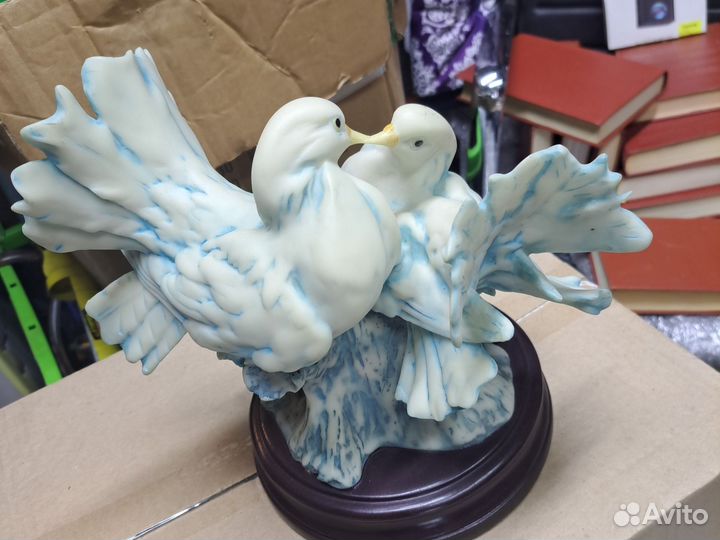 Чудесная статуэтка Голуби воркуют