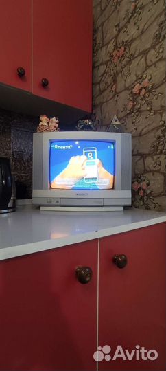 Телевизор с кронштейном