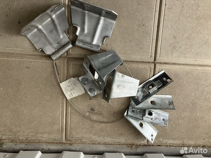 Кронштейн переднего бампера