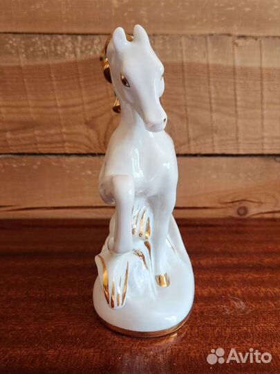 Фарфоровая статуэтка 