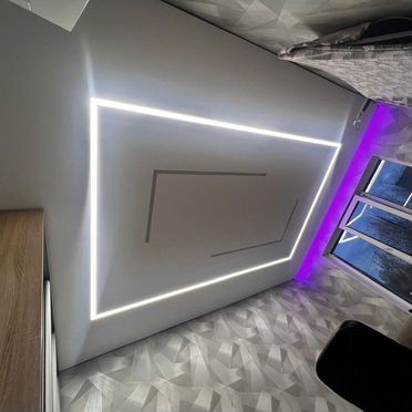 Натяжной потолки матовые парящие контурные