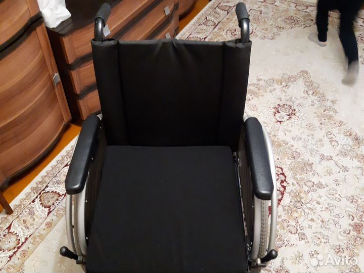 Прогулочная коляска новая