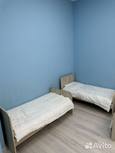 Детская кроватка с матрасом и бельем