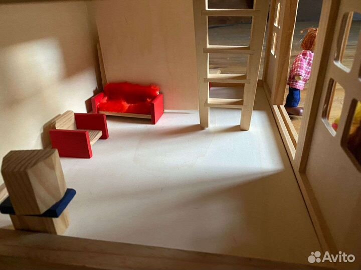 Кукольный домик с мебелью