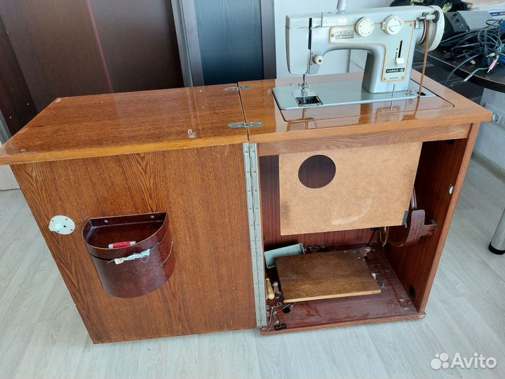 Швейная машинка Чайка