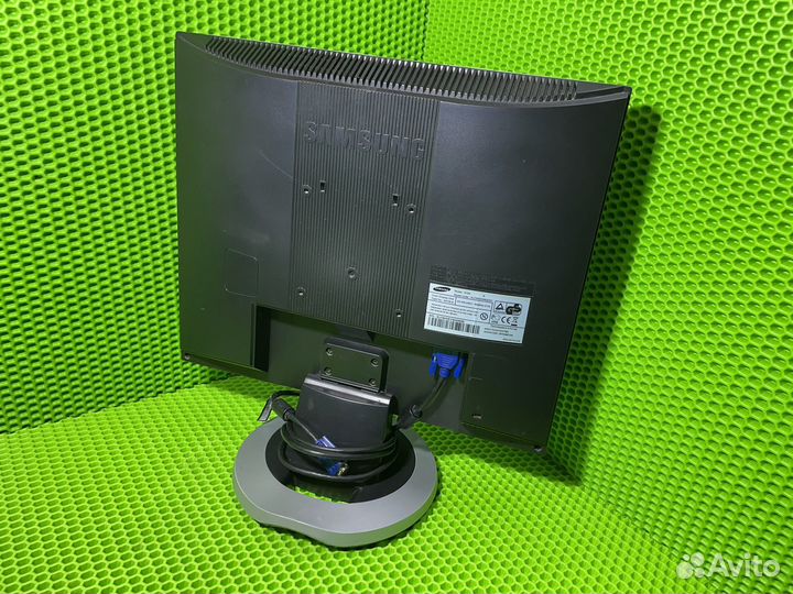 Монитор Samsung SyncMaster 913N