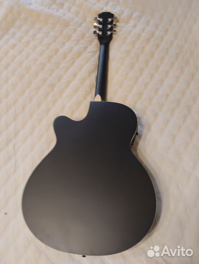 Электроакустическая гитара полноразмерная