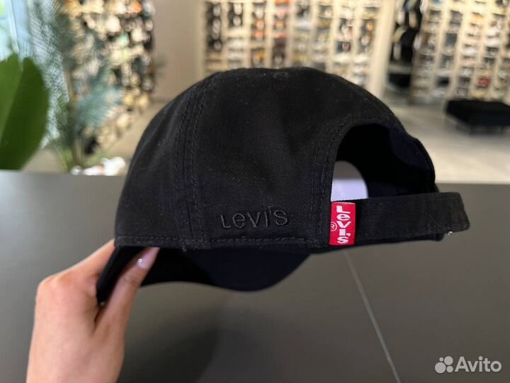 Бейсболка Levis в ТЦ Мега Молл