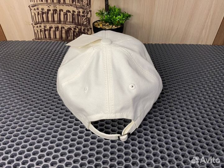 Кепка Armani белая