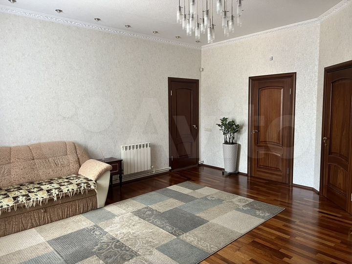 Коттедж 253 м² на участке 12 сот.