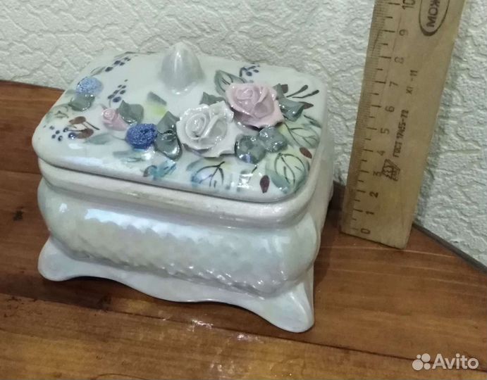 Вазочки маленькие с лепниной