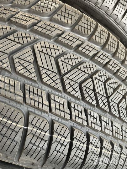 Pirelli Scorpion Winter 2 275/45 R21 и 315/40 R21 V