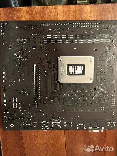 Gigabyte B760M H DDR4 с процессором i3 12100f