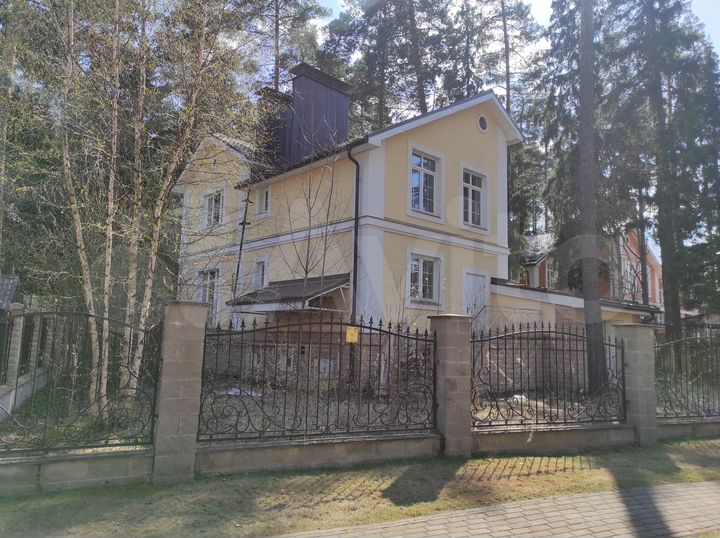 Дом 265 м² на участке 17 сот.