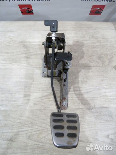 Педаль сцепления Hyundai Solaris