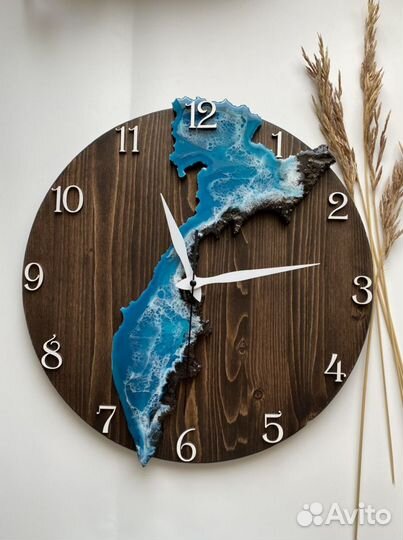Камчатские сувениры. Часы настенные