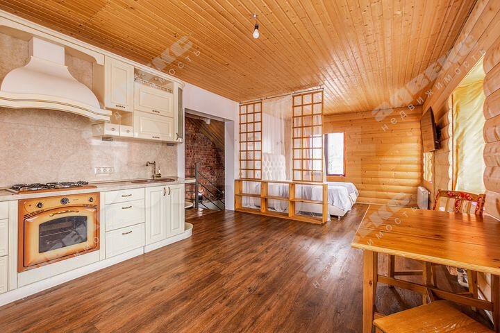 Дом 250 м² на участке 6 сот.