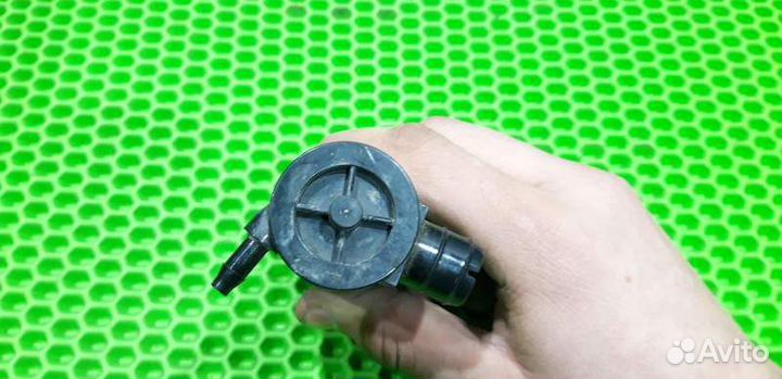 Насос омывателя лобового стекла Nissan Tiida C11