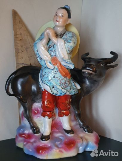 Статуэтка Китаец с быком старый Китай фарфор
