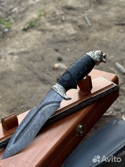 Нож из дамаской стали